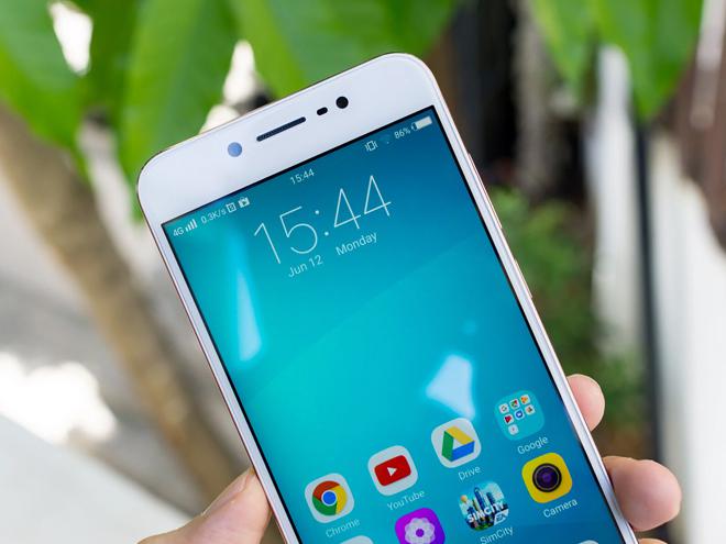 Open box Vivo V5s: phone equipped with selfie camera up to 20 MP, price nearly 7 million