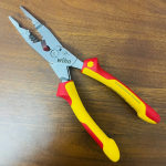 Cặp kìm Wiha 45489 đa năng 8in1 + kìm cắt cộng lực Wiha 38191 + Tặng dao rọc giấy Nhật ea-300